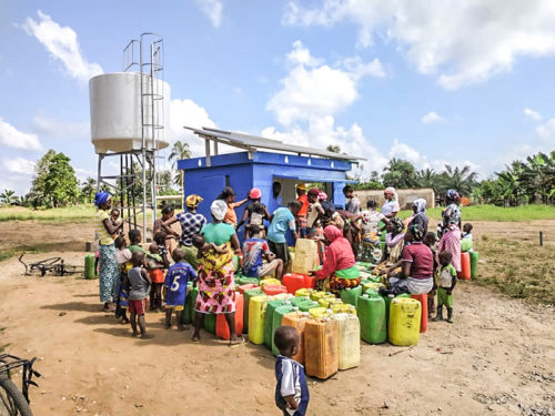 Pompes hybrides solaires manuelles eau potable 600000 ivoiriens